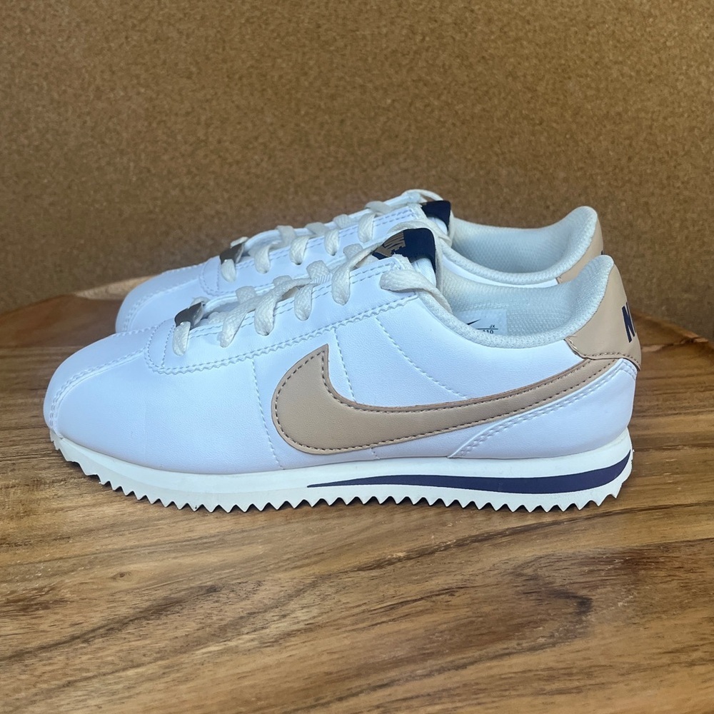 Nike cortez gs 
Brand new
Womens
NWOT - Picture 4 of 9